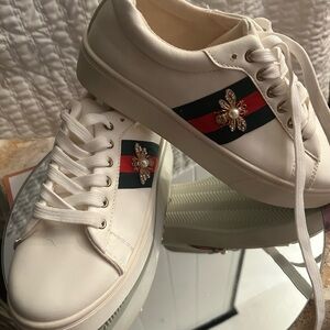 White Sneakers with Embellished Bee Detail, Size 9. Looks Like faux gucci colors